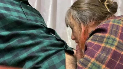 大学同学在教室帮我口交并口爆