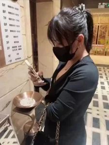 当着老公面被操老公对不起我是人人都能操的贱货