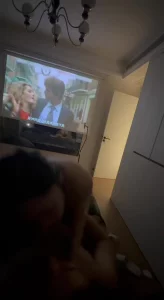 楼下邻居出差他老婆约我去她家偷情在她家主卧猛插她骚逼