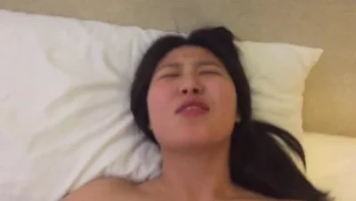 表情淫荡！异地女友千里看望男友，不料半路被我截胡